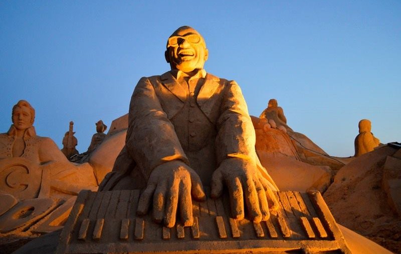 ray charles sand sculpture