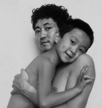 Tian Jun with his son in 1990