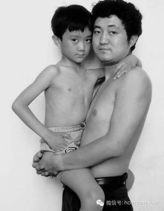 Tian Jun with his son in 1993