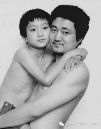 Tian Jun with his son in 1994