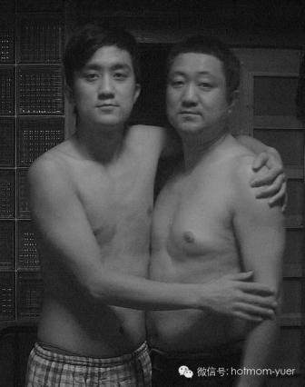 Tian Jun with his son in 2007