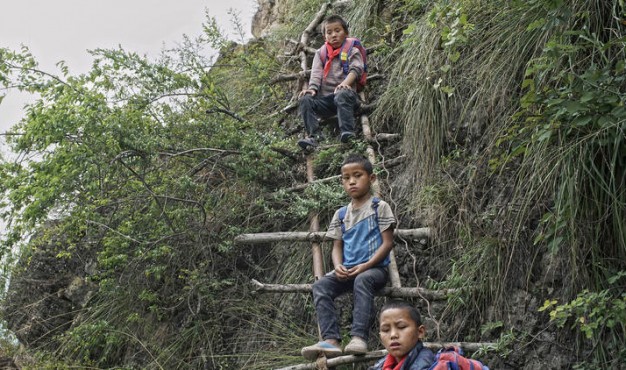 children_ladder_climb_1