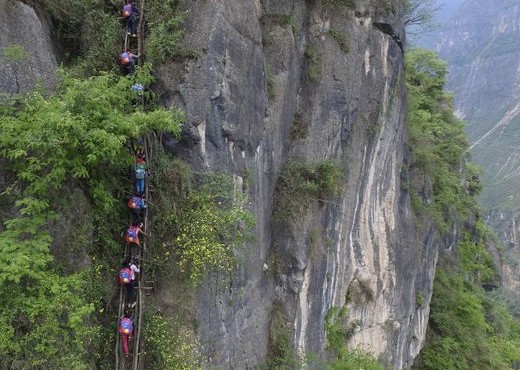 children_ladder_climb_4