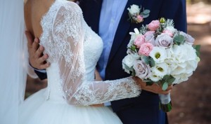 Chinese Bride’s bouquet toss makes ceiling tiles fall on guests