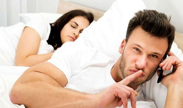 5 signs to know if your partner is cheating on you